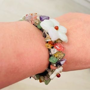 Asian Style Crushed Stones with Jadeite Flowers String Bracelet
